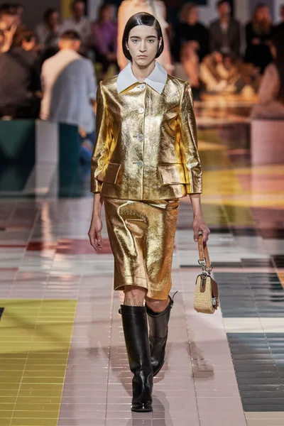 Look 30